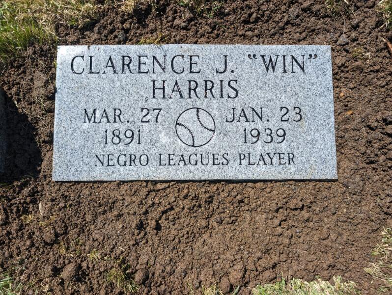 Photo of grave marker for Negro Leagues baseball player Clarence "Win" Harris